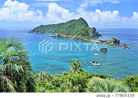 紺碧に海に浮かぶ「007は2度死ぬ」の舞台沖秋目島 紺碧に海に浮かぶ「007は2度死ぬ」の舞台沖秋目島 77803339
