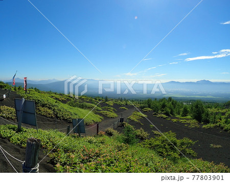 富士山五合目からの景色 77803901