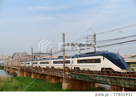 荒川橋梁を渡る京成スカイライナー 77803931