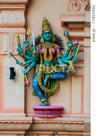 【シンガポールの風景】ヒンドゥー教寺院のカラフルな神像 【シンガポールの風景】ヒンドゥー教寺院のカラフルな神像 77803992