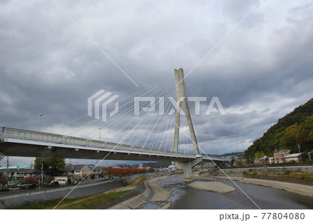 川西市と池田市の間を流れる猪名川にかかる中橋より新猪名川大橋を望む 川西市と池田市の間を流れる猪名川にかかる中橋より新猪名川大橋を望む 77804080