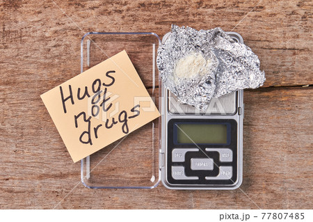 Paper message, digital scales, heroin. 77807485