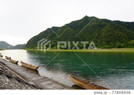 梅雨の朝の長良川と岐阜城 梅雨の朝の長良川と岐阜城 77808936