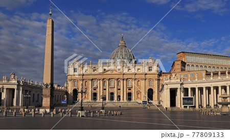 Rome in the morning. St. Peter's Square 77809133