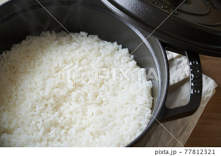 ストウブ鍋で炊いたご飯 77812321