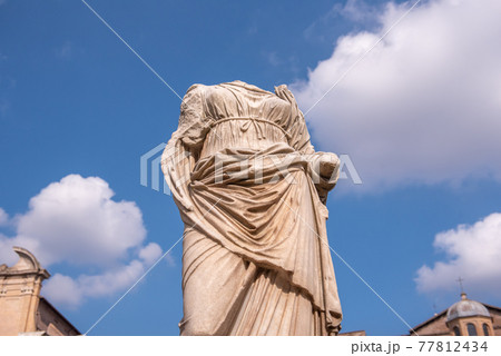 古代ローマの中心　フォロロマーノ 77812434