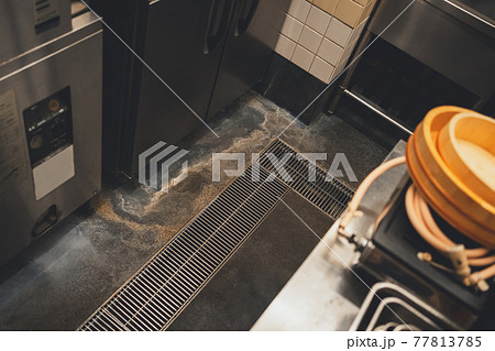 ウェットキッチンの厨房 77813785