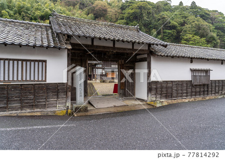 島根県大田市 雨降りの石見銀山資料館である大森代官所跡 島根県大田市 雨降りの石見銀山資料館である大森代官所跡 77814292