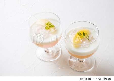 フルーツゼリー　Colorful sweet delicious fruit jelly 77814930