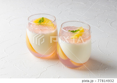 フルーツゼリー　Colorful sweet delicious fruit jelly 77814932