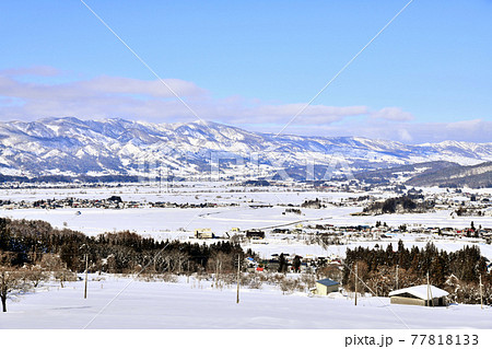 木島平村より戸狩温泉スキー場／飯山市方面を望む(長野県木島平村)【2021.1】 77818133