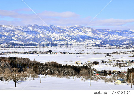 木島平村より戸狩温泉スキー場／飯山市方面を望む(長野県木島平村)【2021.1】 77818134