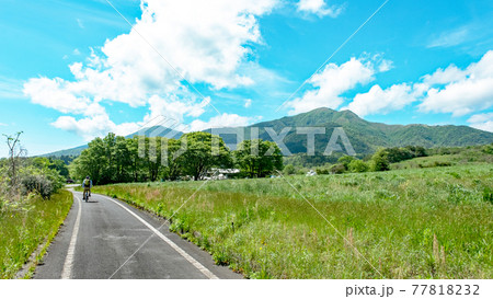 新緑・初夏のサイクリングのイメージ（蒜山高原） 77818232