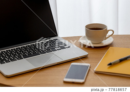 ノートPC／コーヒー／手帳／スマホ_3 77818657