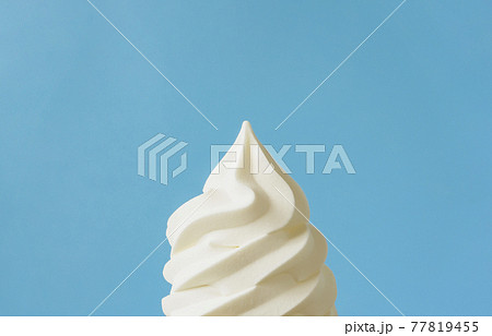 ソフトクリームのクローズアップ 77819455