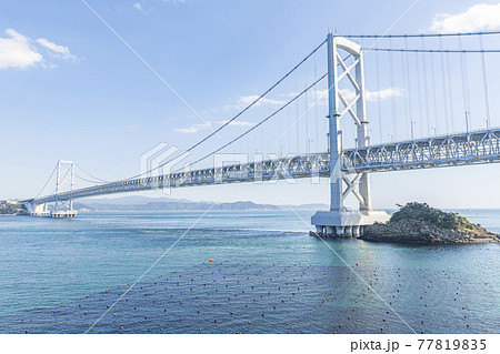 徳島県鳴門市　快晴の大鳴門橋 77819835