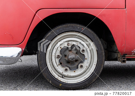 車のタイヤ ホイール old Wheel of the car 車のタイヤ ホイール old Wheel of the car 77820017