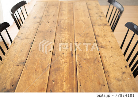 綺麗な模様のダイニングテーブル 77824181