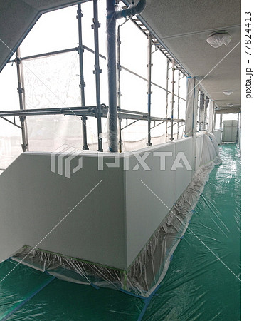 マンション塗装工事の養生 マンション塗装工事の養生 77824413