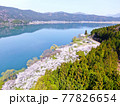 空から見る、滋賀県「余呉湖の桜」 77826654