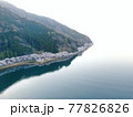 空から見る、滋賀県海津大崎「琵琶湖岸を彩る桜の景色」 77826826