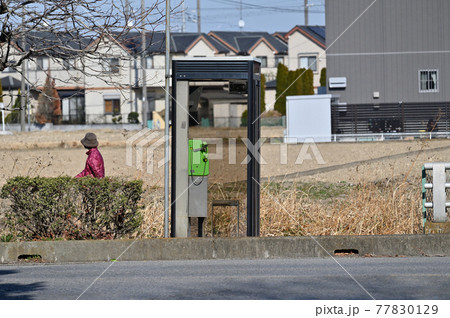 (周辺都市風景)周辺市町村の散歩道 公衆電話のある道 (周辺都市風景)周辺市町村の散歩道 公衆電話のある道 77830129