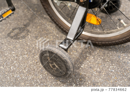 自転車の補助輪 自転車の補助輪 77834662