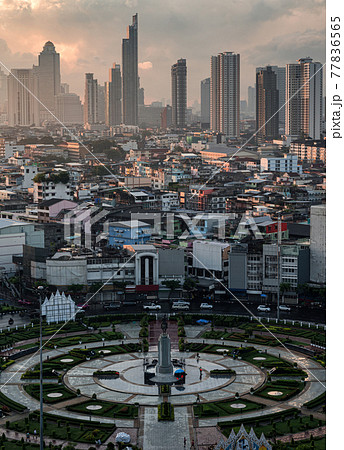 Wongwianyai roundabout monument with crownded residence and skyscraper in downtown at Bangkok Wongwianyai roundabout monument with crownded residence and skyscraper in downtown at Bangkok 77836565