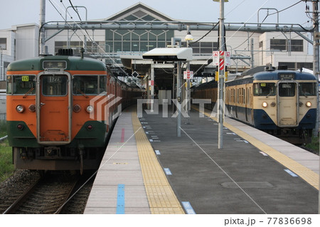 113系湘南色と横須賀色の並び（内房線浜野駅にて） 77836698