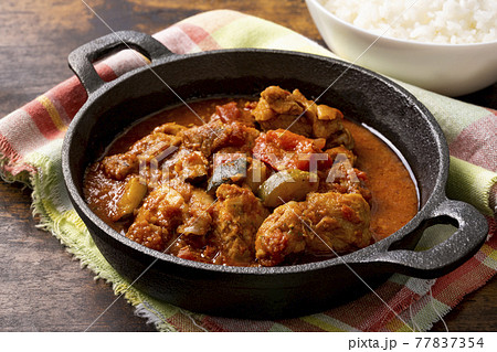 ごろごろチキンのトマトカレーの写真素材 77837354 Pixta