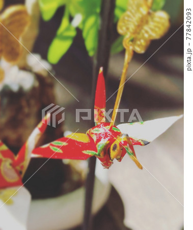 千代紙で可愛らしい折り鶴ピアス 77842093