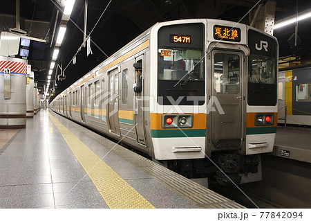 ［JU］宇都宮線211系電車（上野駅地平ホームにて） 77842094