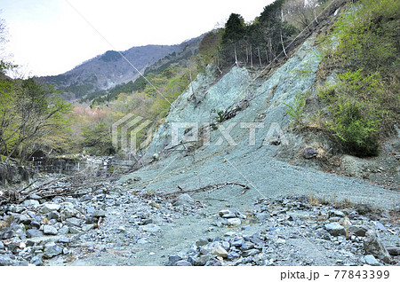 丹沢山地の風景 寄沢の崩落 丹沢山地の風景 寄沢の崩落 77843399