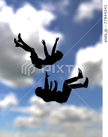 落下する若者 スーツ姿女男のシルエット 曇空 Cgイラスト縦のイラスト素材