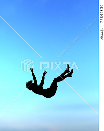 落下する若者 スーツ姿女性のシルエット 空中 Cgイラスト縦のイラスト素材