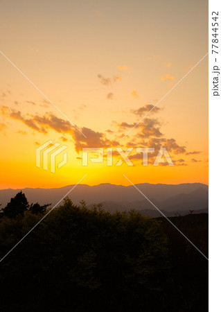 夕暮れ 77844542