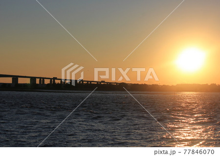 浜名湖 弁天島から見た夕日 浜名湖 弁天島から見た夕日 77846070