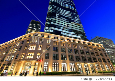 東京　丸の内の都市風景　夜景 77847743