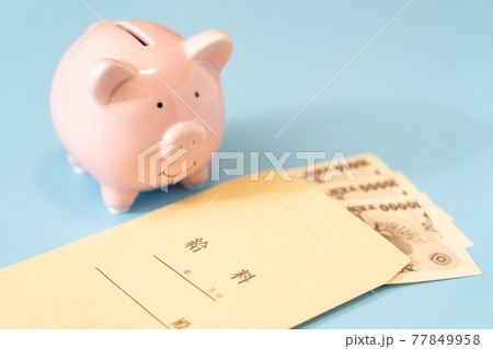 給料袋と貯金箱 77849958