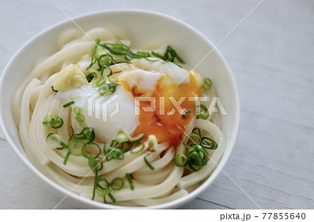 冷やし温玉ぶっかけうどん 冷やし温玉ぶっかけうどん 77855640