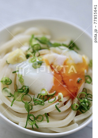 冷やし温玉ぶっかけうどん 冷やし温玉ぶっかけうどん 77855641