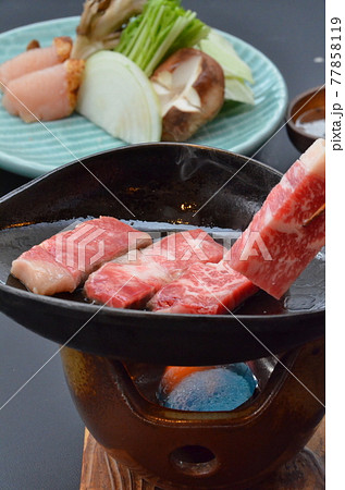 和牛の陶板焼き 77858119