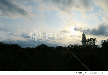 秋の夕暮れの葛登支岬灯台 北海道 秋の夕暮れの葛登支岬灯台 北海道 77858240