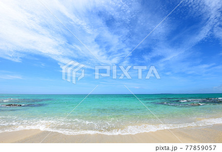 沖縄の美しい海の風景 77859057