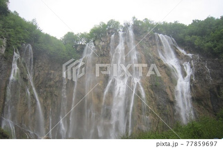 プリトビチェ湖群国立公園のヴェリキ滝の写真素材