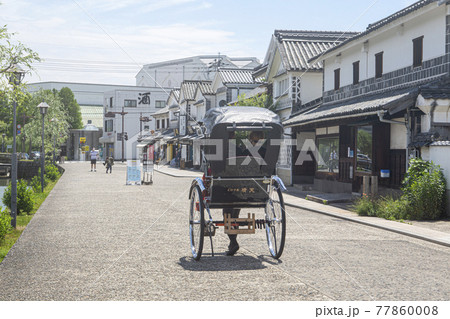 倉敷美観地区の観光案内所のメイン通りを人力車を入れて撮ってみる 倉敷美観地区の観光案内所のメイン通りを人力車を入れて撮ってみる 77860008
