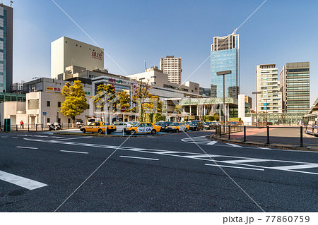 JR川崎駅東口駅前ロータリーと街並 JR川崎駅東口駅前ロータリーと街並 77860759
