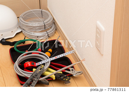電気工事　電気工事現場 77861311