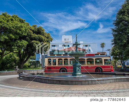 横浜の公園の風景　噴水 77862643