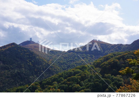 青森県むつ市 むつ湾展望台から釜臥山山頂を望む 青森県むつ市 むつ湾展望台から釜臥山山頂を望む 77867226